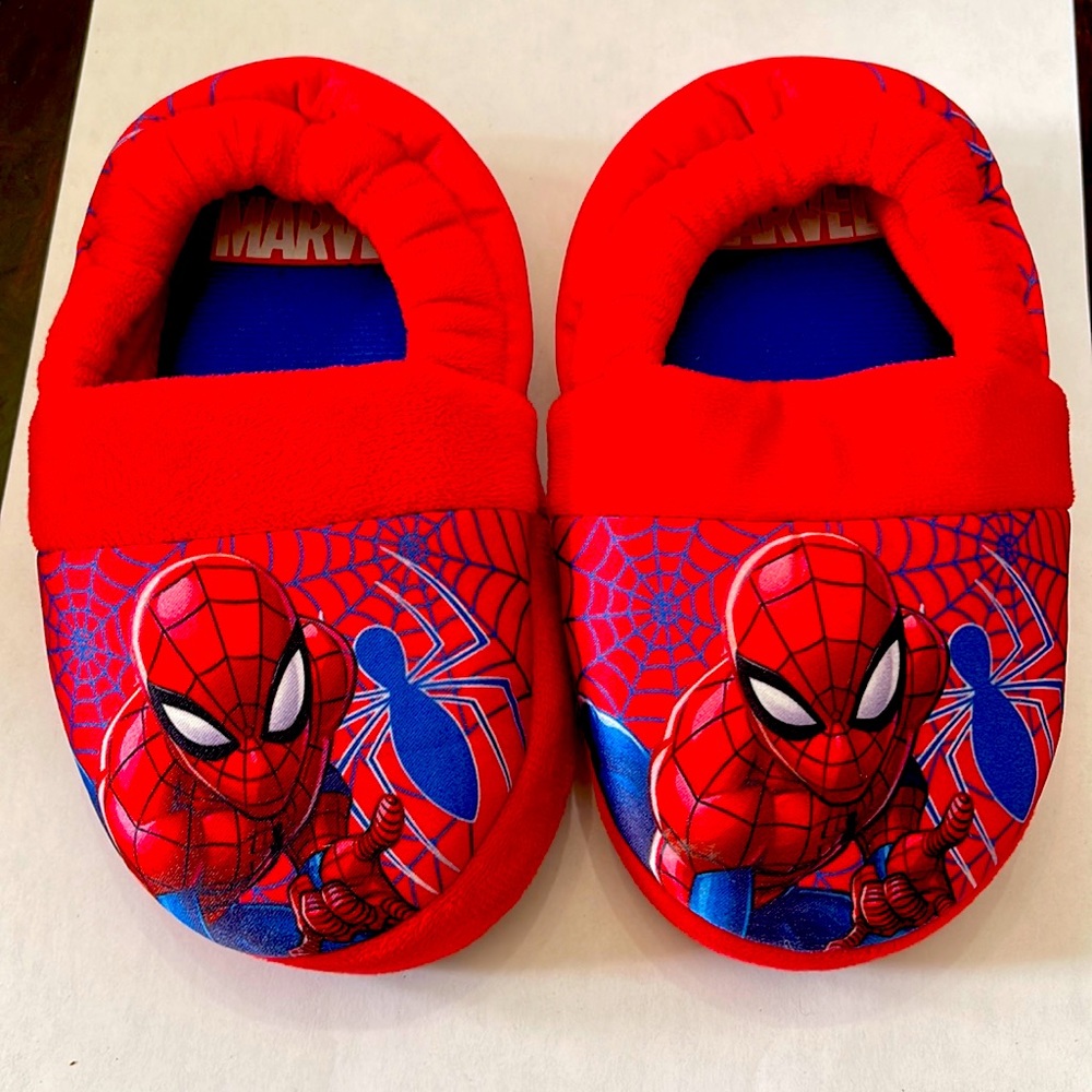 NWOT Spider-Man toddler slippers XS (7/8)